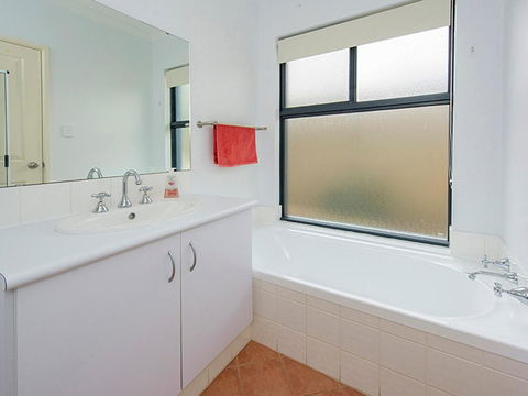 Quindy Blue - Phillip Island Accommodation 3