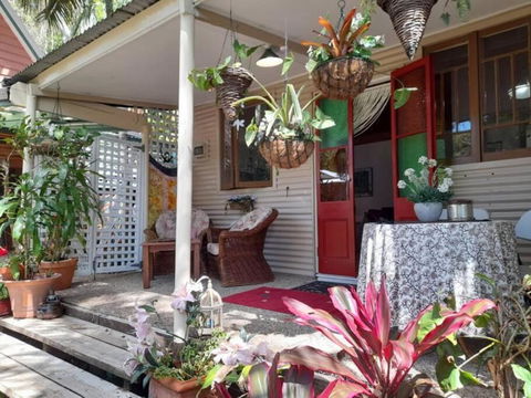Quirky Cottage In Centre Of Maleny, Walk Everywhere - Phillip Island Accommodation 3