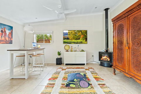 Quirky Marrickville 1-Bed With Courtyard By Shops - Phillip Island Accommodation 1