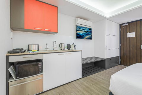 Quirky Studio With Sleek Decor In St Kilda - Phillip Island Accommodation 1