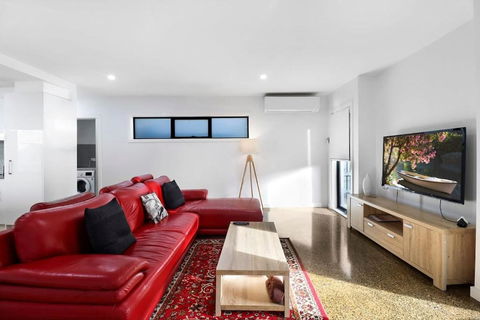 Raven West House I Corporate Or Holiday - Phillip Island Accommodation 1