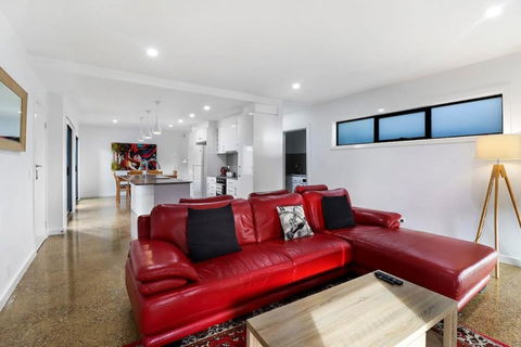 Raven West House I Corporate Or Holiday - Phillip Island Accommodation 2