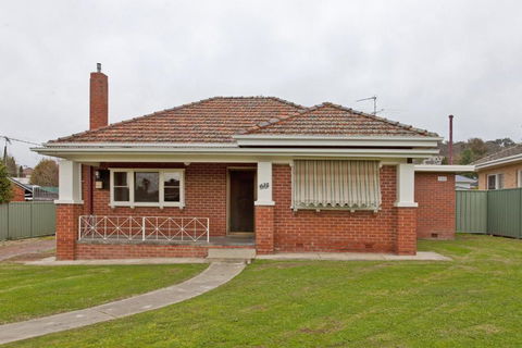 Red Brick Beauty - Central Cottage - Phillip Island Accommodation 0