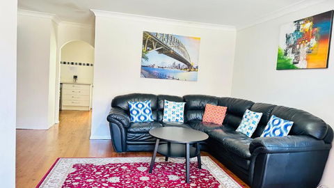 Quiet Family Townhouse In Wollongong CBD - Phillip Island Accommodation 0