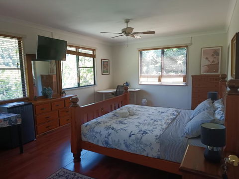 Quand0ng Valley Inn - The Hidden Waterfall Family Retreat - Phillip Island Accommodation 0