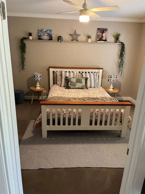 Quiet Family Retreat Getaway - Wildlife Park, Sovereign Hill, Kryall Castle And City At Your Door - Modern House, 8 Guests, 4 Bedrooms, 5 Beds - Phillip Island Accommodation 1