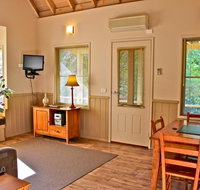 Autumn Leaf Cottage 1 - Phillip Island Accommodation