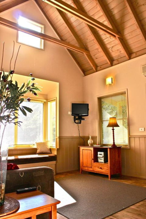 Autumn Leaf Cottage 1 - Phillip Island Accommodation 3