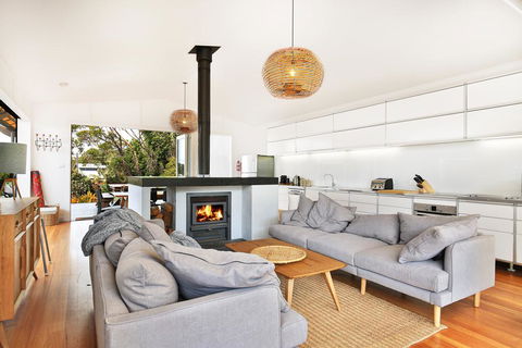 Ayana Beach House - Pet Friendly - Opposite Beach - Phillip Island Accommodation 1