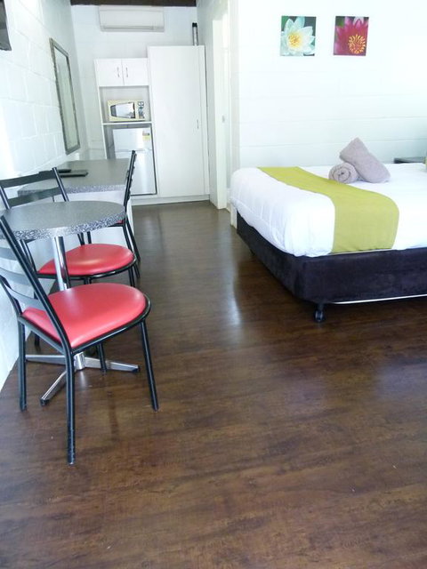 Azalea Motel - Phillip Island Accommodation 0