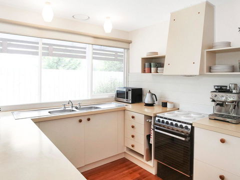 Backyard Bliss - Phillip Island Accommodation 3