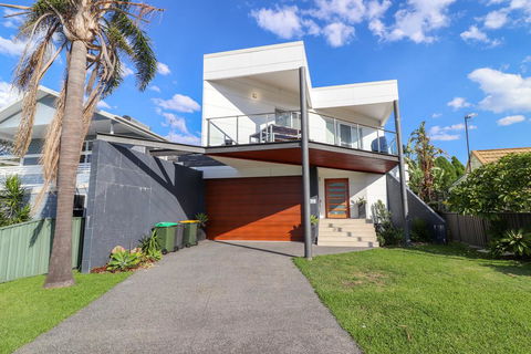 Bali St BeachHouse - Phillip Island Accommodation 0