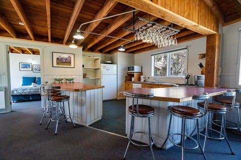 Banjo's Chalet, Alpine-getaways - Phillip Island Accommodation 2