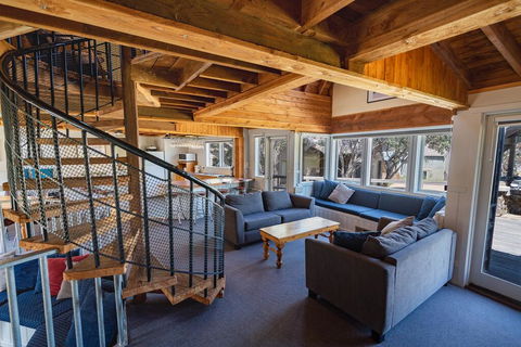 Banjo's Chalet, Alpine-getaways - Phillip Island Accommodation 3
