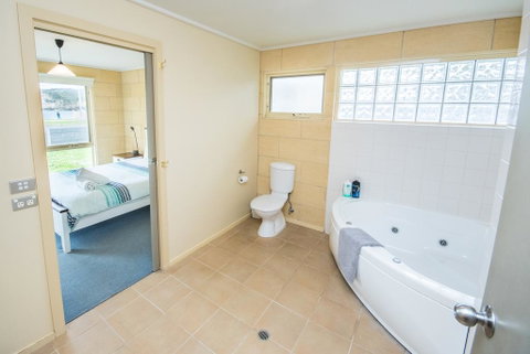 Bayview No 1 - Next To The Beach! - Phillip Island Accommodation 1