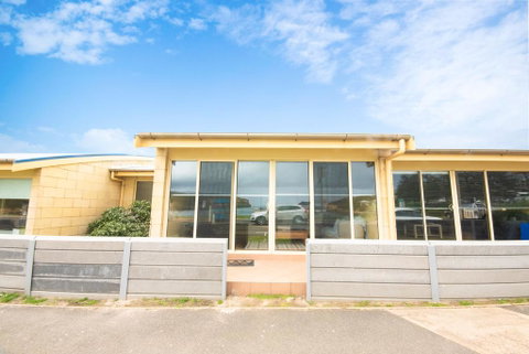 Bayview No 2 - Next To The Beach - Phillip Island Accommodation 0