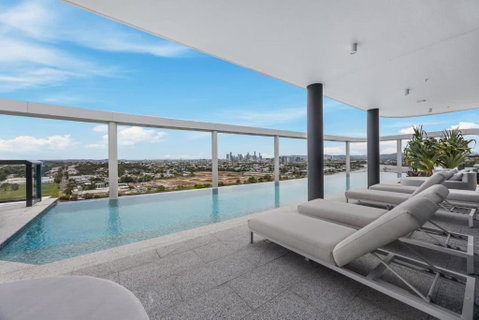 Rivello Apartments - Free Secure Car Park, 6km To City, Ferry Terminal, Eat Street, Rooftop Pool, Sauna, Portside Dinning - Phillip Island Accommodation 1