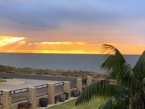 Relaxing Getaway Beachfront Access Multi Family Pets Mandurah - Phillip Island Accommodation 1