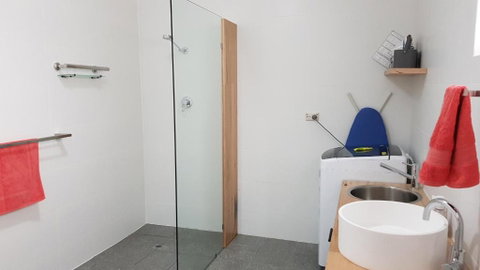 Red Ochre - Large Apartment With Private Courtyard - Phillip Island Accommodation 3