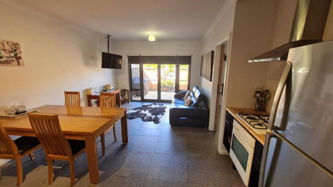 Red Ochre - Large Apartment With Private Courtyard - Phillip Island Accommodation 1