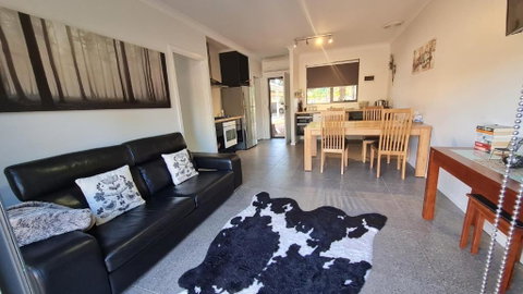 Red Ochre - Large Apartment With Private Courtyard - Phillip Island Accommodation 0