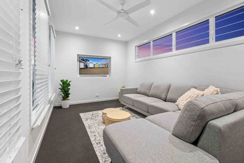 Redcliffe CBD Family Beach House - Phillip Island Accommodation 2