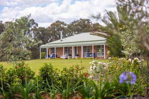 Redims Hill Cottage - Phillip Island Accommodation 0