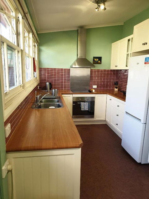 Redruth - 2 Bedroom Cottage Situated In Wandiligong - Phillip Island Accommodation 3