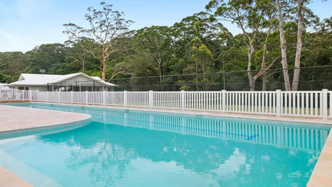 Resort Style Living With Pool, Tennis Court And Beach - Phillip Island Accommodation 1