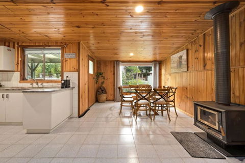 Rest & Relaxation - Phillip Island Accommodation 0