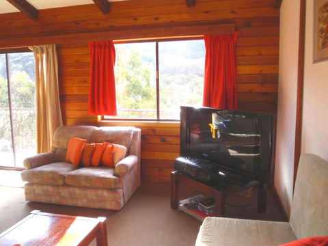 Retro 2 Bedroom Apartment - Phillip Island Accommodation 3