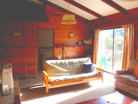 Retro 2 Bedroom Apartment - Phillip Island Accommodation 2