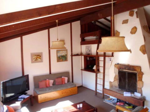 Retro 2 Bedroom Apartment - Phillip Island Accommodation 0