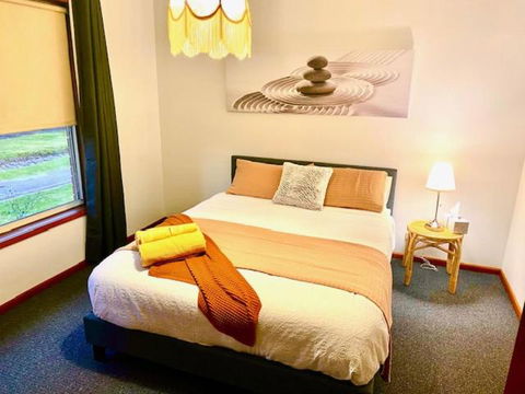 Retro Riverside Redan, Ballarat - Phillip Island Accommodation 1