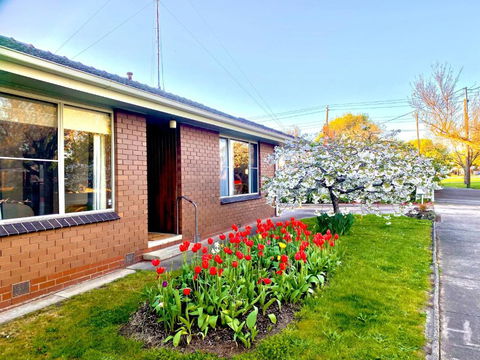 Retro Riverside Redan, Ballarat - Phillip Island Accommodation 0
