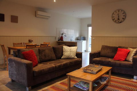 River Rock Cottage Centrally Located And Dog Friendly - Phillip Island Accommodation 0