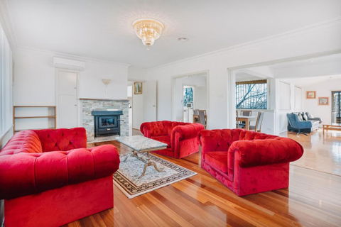 Restful Canberra Retreat In Spacious Terrace Home - Phillip Island Accommodation 0