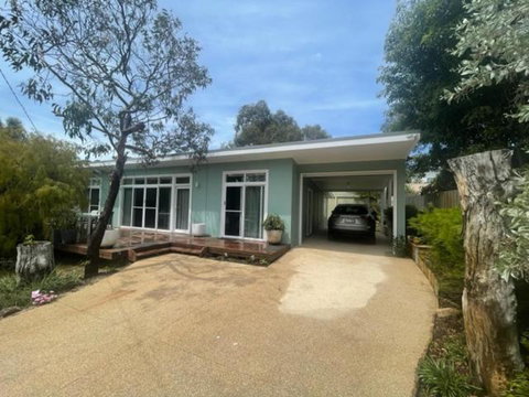 Saltbush - Ideally Located And Modernised MCM Beach House - Phillip Island Accommodation 0