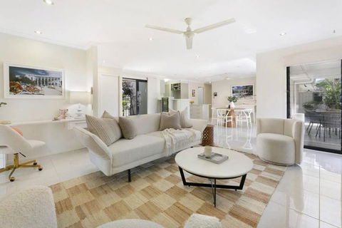 Riviera Road Miami - 4BRM Dual Villa - Phillip Island Accommodation 0