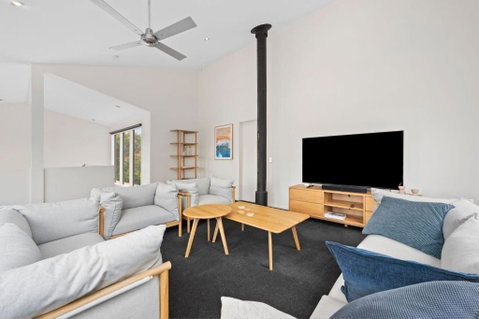 Roadknight Ocean Road View 236 - Phillip Island Accommodation 0