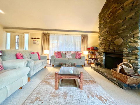 Rocky Mountain Cottage - Phillip Island Accommodation 1