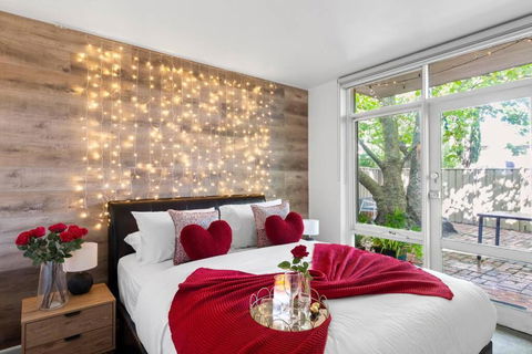Romantic Retreat With Garden - Phillip Island Accommodation 0