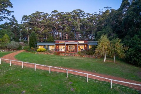 Roo Corner I Private Properties - Phillip Island Accommodation 0