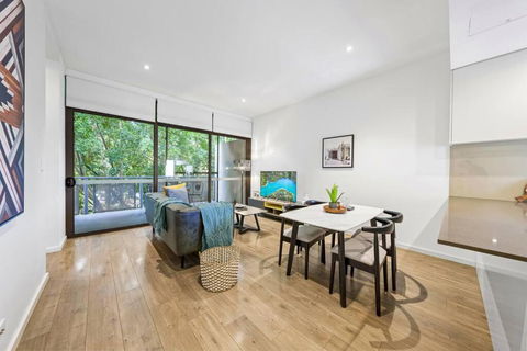 Rooftop 2 Bed Apt With Terrace At Newtown - Phillip Island Accommodation 1