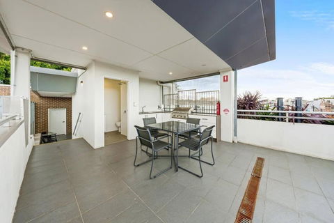 Rooftop 2 Bed Apt With Terrace At Newtown - Phillip Island Accommodation 2