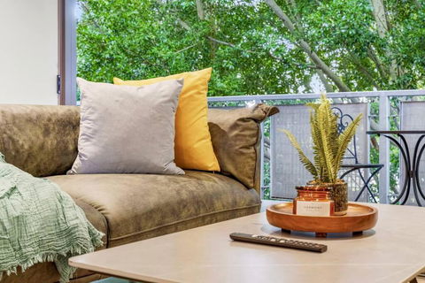 Rooftop 2 Bed Apt With Terrace At Newtown - Phillip Island Accommodation 2