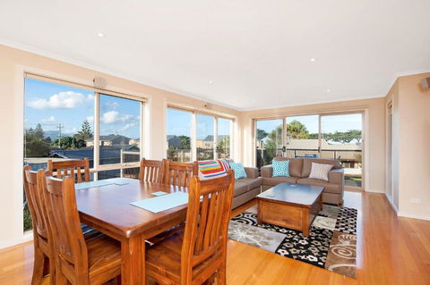Rose - Phillip Island Accommodation 0