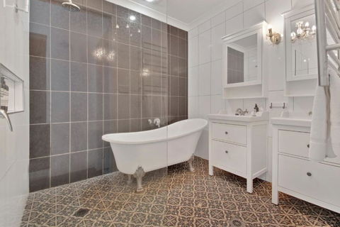 Rose Cottage - Stroll To CBD, Leafy Setting - Phillip Island Accommodation 3