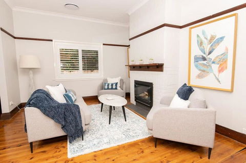 Rose Hill On Hamer, 1940s Charming Cottage Near Cook Park - Phillip Island Accommodation 2