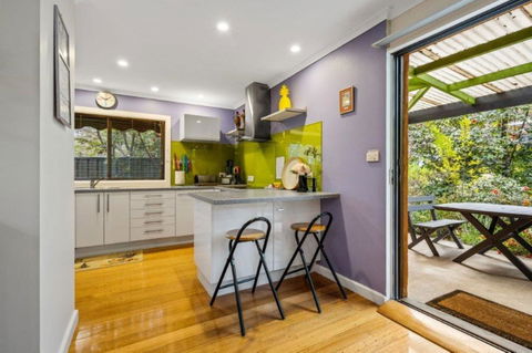 Roses On The River - An Absolute River Frontage Cottage - Phillip Island Accommodation 3